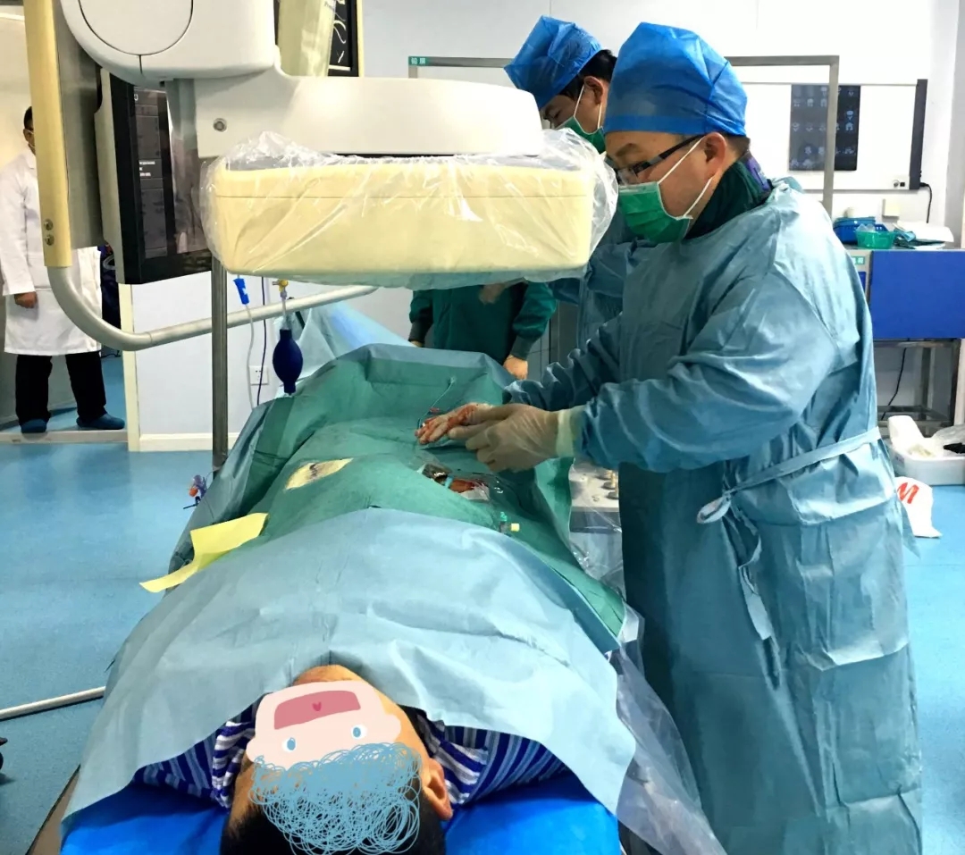 上海歐教授親赴鹽城操刀，介入術(shù)治療肝血管瘤，傷口僅有針眼大小
